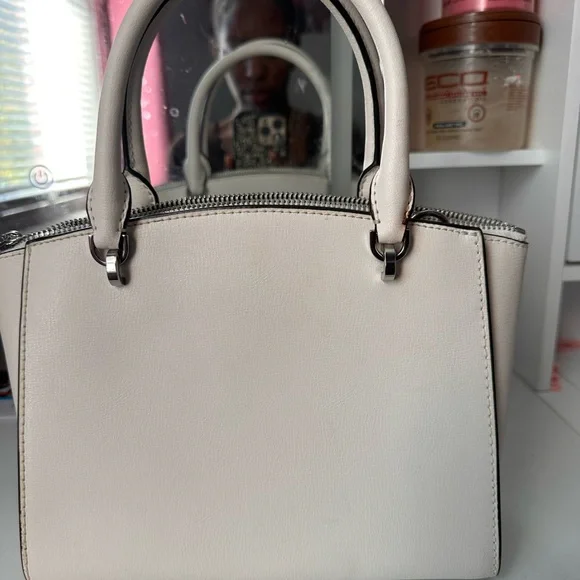 White Micheal Kors hand bag - Picture 2 of 4